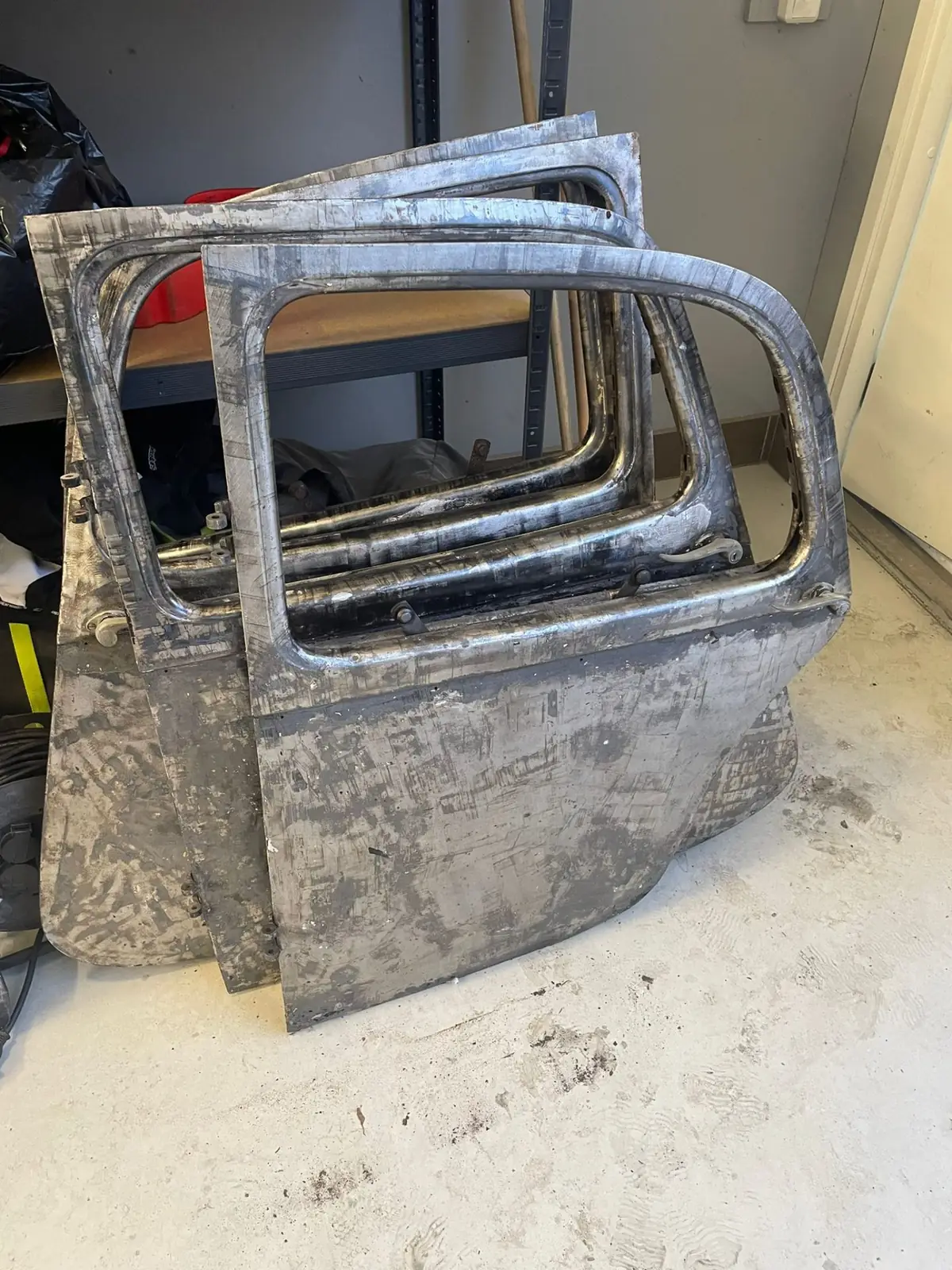 Auton ovien maalinpoisto laserilla