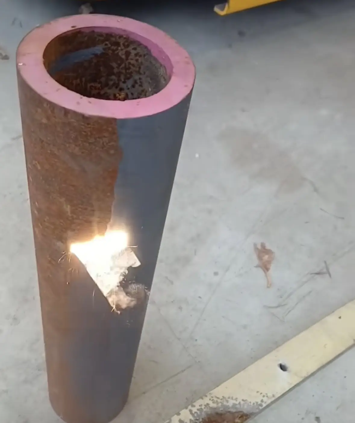 Ruosteisen metalliputken paikallinen laserpuhdistus